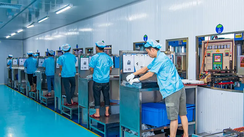 Wat zijn de productieprocessen voor vaste siliconenproducten?